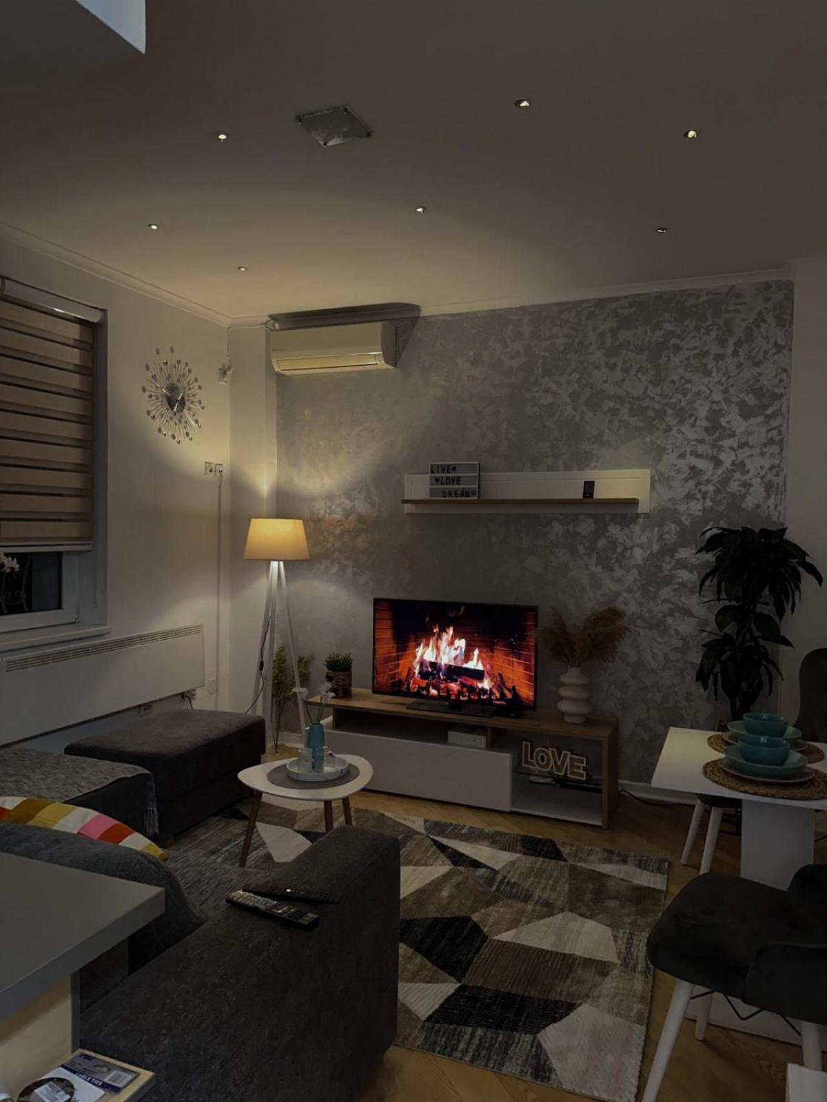 Apartamento Train 23 Belgrado Exterior foto